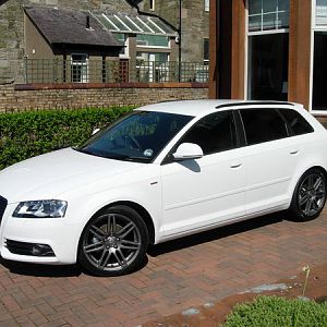 I love the ibis white with titanium colour RS4 alloys