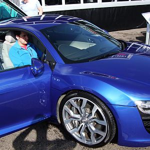 R8 V10