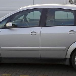 19062010 took this photo out side work apears there is something in the boot but at the time of the photo it was empty strange